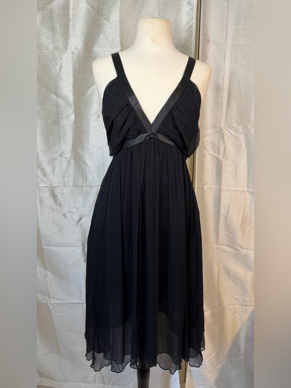 Sleeveless Black V-Neck Midi Dress
